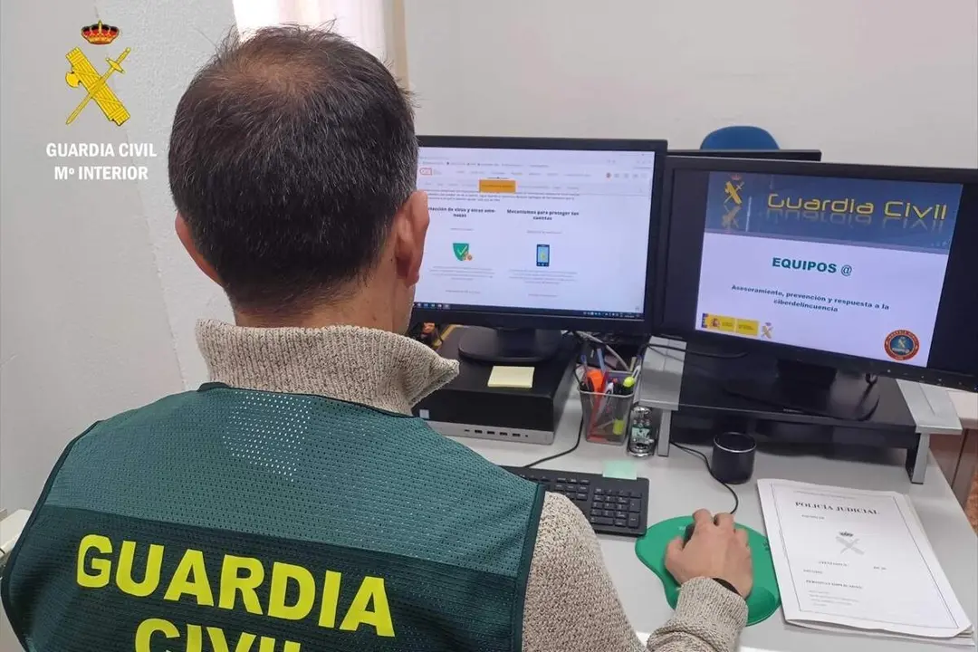 Guardia Civil agente ordenador investigacion estafa internet