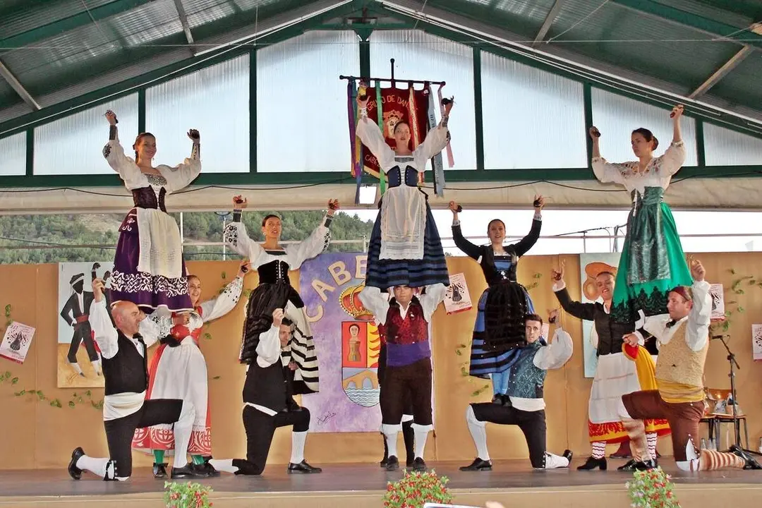 Grupo de Danzas Castiella Cabezon de Pisuerga certamen folklore Fiestas