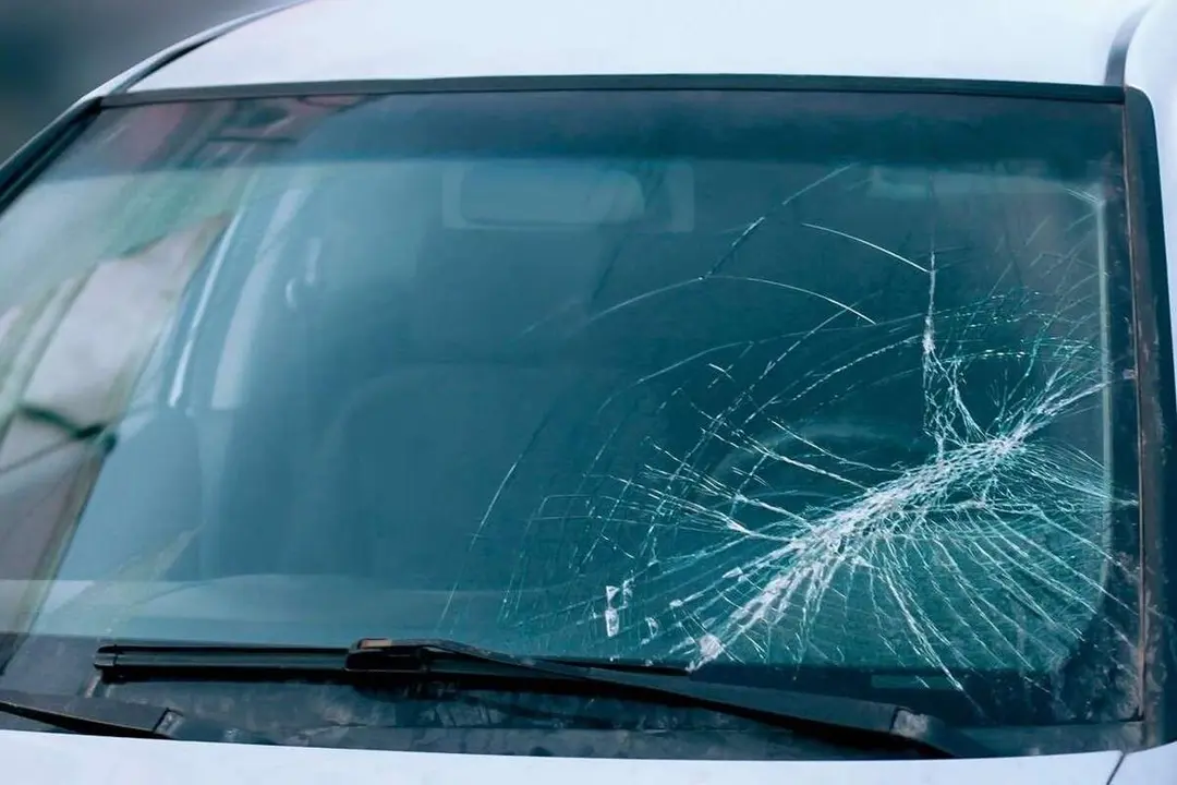 Luna rota coche estacionado acto vandalico sucesos Valladolid