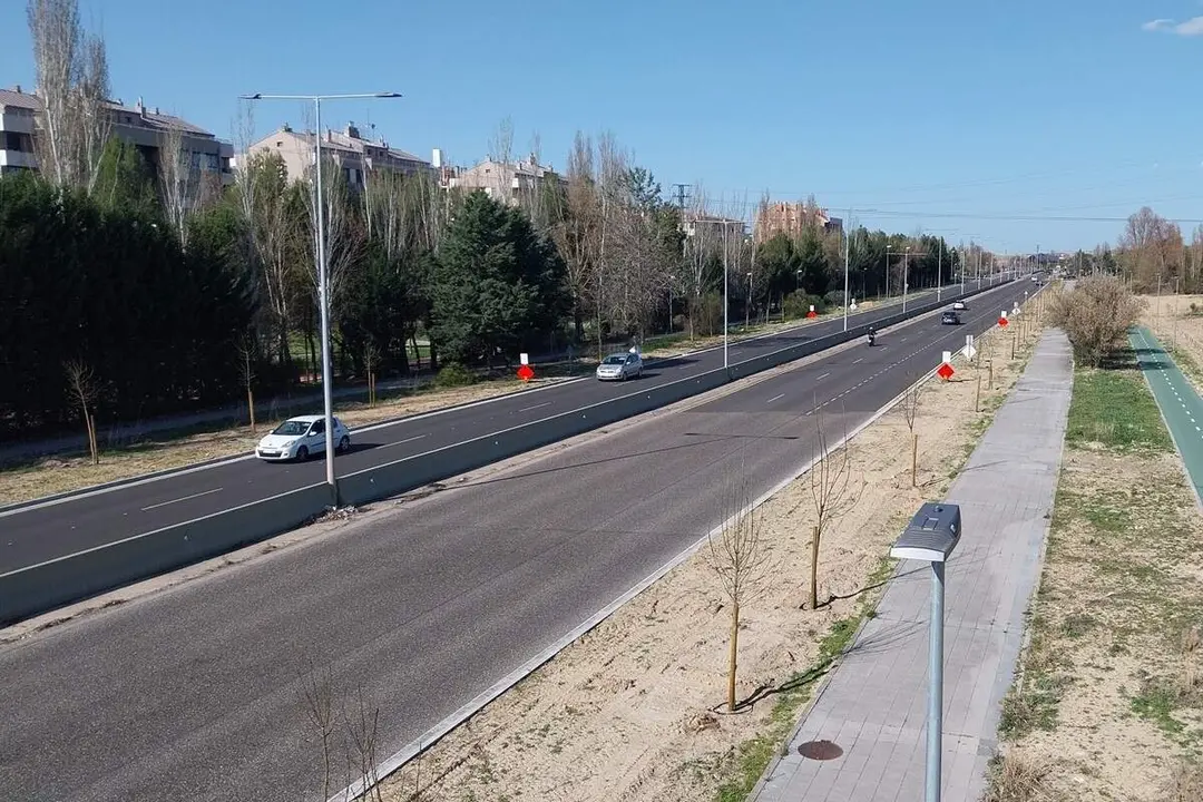 Obras mejora VA-20 carril bici junto via peatonal Valladolid Ministerio Transportes