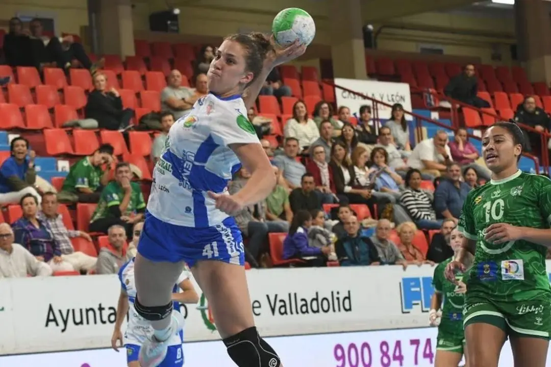 Partido Balonmano Aula jugadora Huerta del Rey deporte femenino Valladolid
