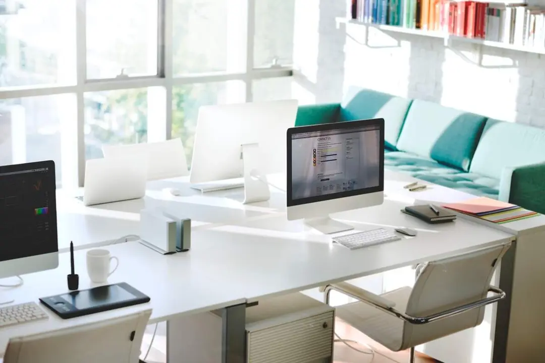 Mobiliario ordenadores oficina trabajo empleo Valladolid