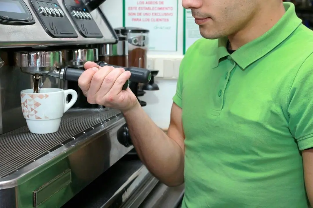 Camarero empleo trabajador cafeteria Valladolid sector Servicios