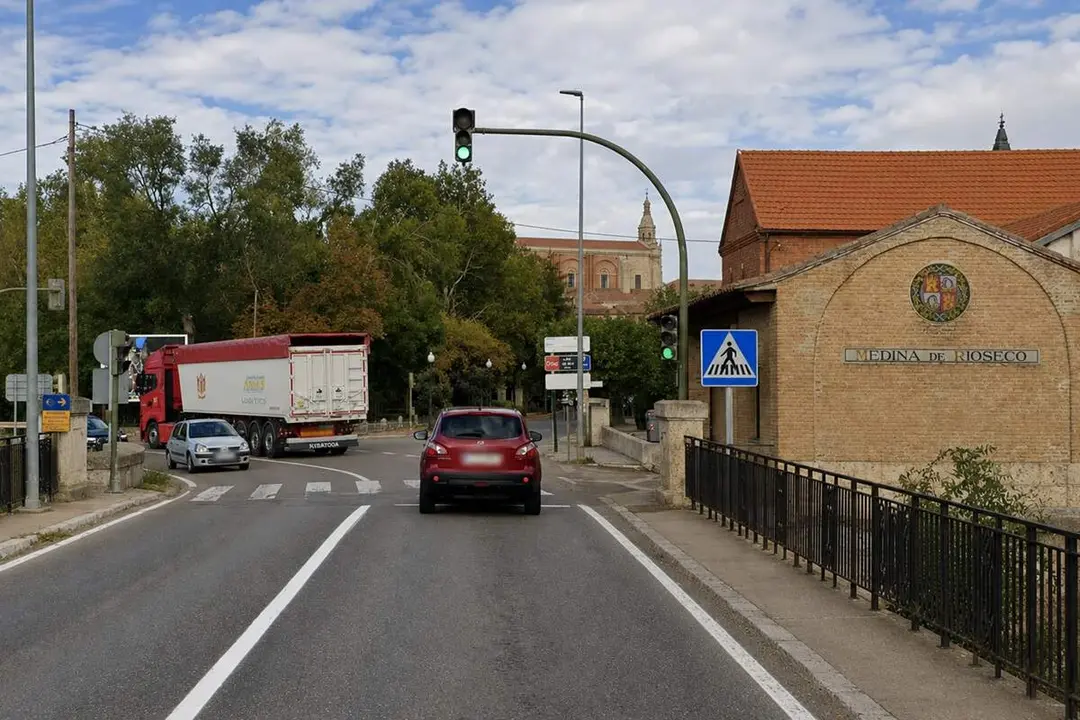 Entrada acceso Medina de Rioseco provincia Valladolid trafico