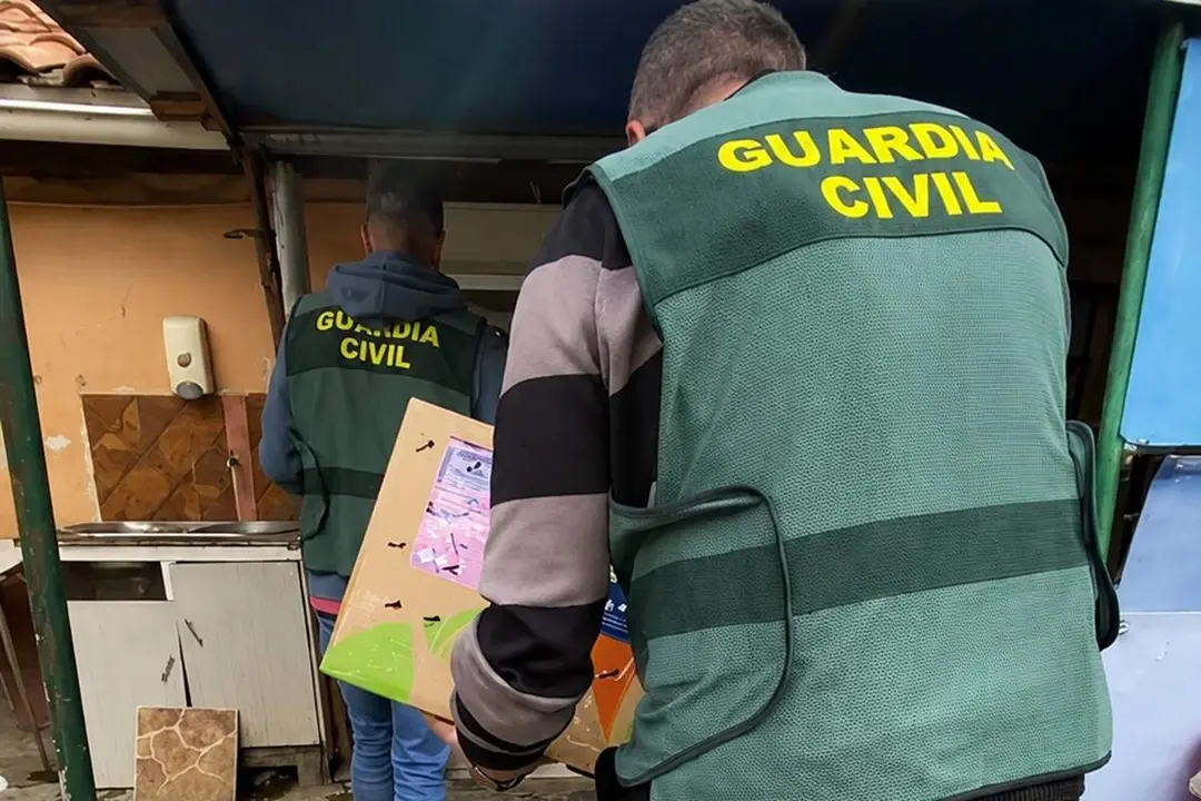 Agentes Guardia Civil localizacion aves robadas finca La Seca