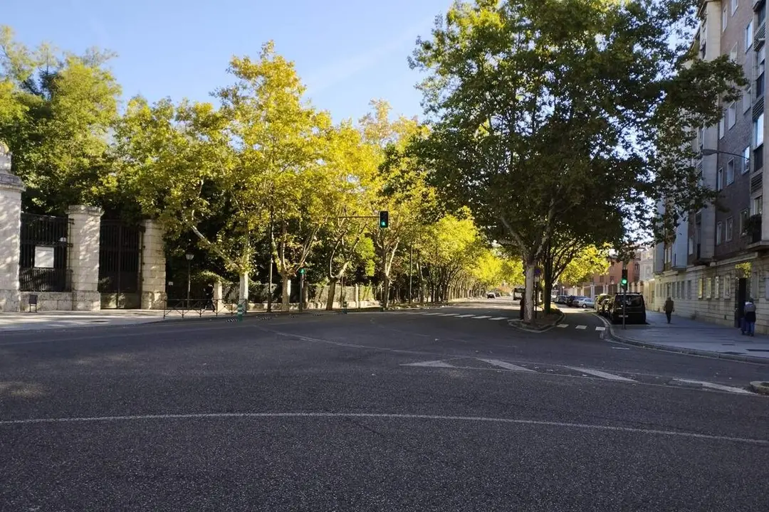 Paseo Filipinos Valladolid centro ciudad tiempo sol