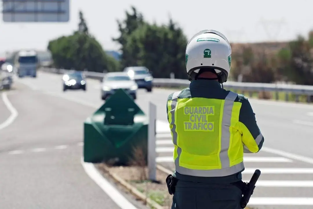 Agente Guardia Civil de Trafico control carreteras infracciones provincia