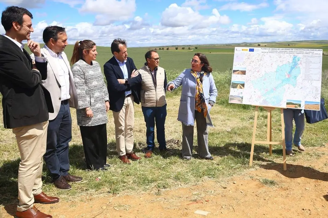 Visita consejera Agricultura planes obras concentracion parcelaria Tordehumos