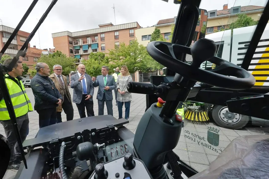 Presentacion nuevas barredoras y fregadora Servicio Limpieza Delicias Ayuntamiento y jcyl