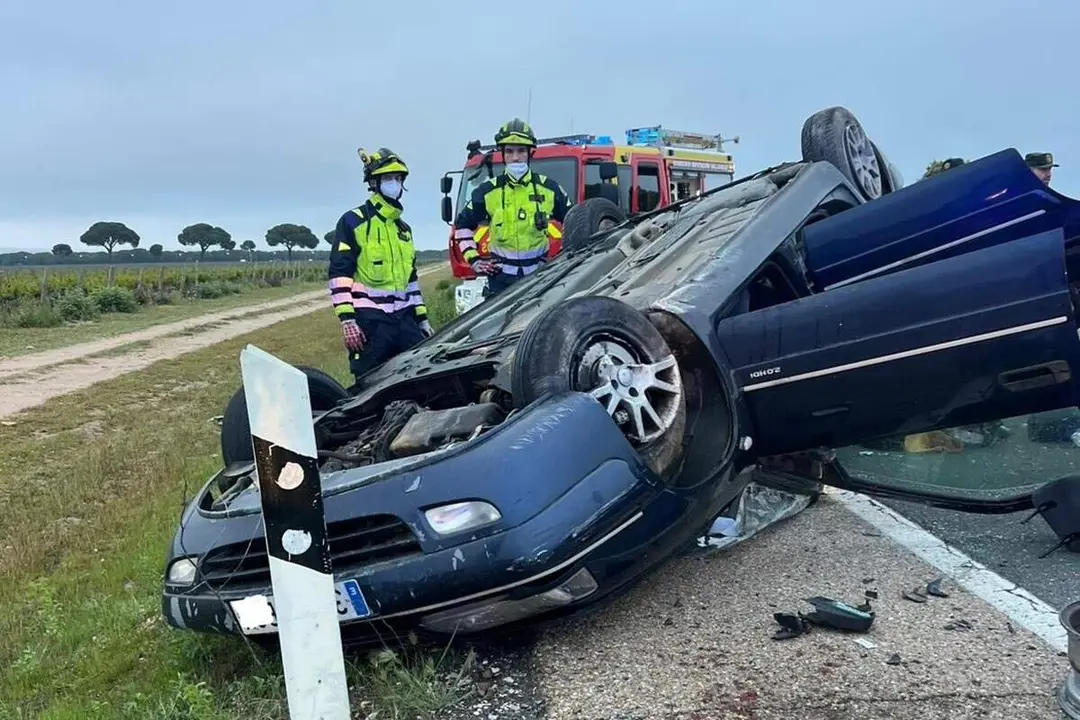 Accidente vuelco turismo N-122 heridos atrapados Bomberos Diputacion Sardon de Duero
