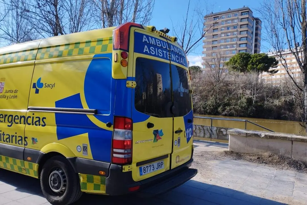 Ambulancia soporte basico playa Las Moreras altercados agresiones Valladolid