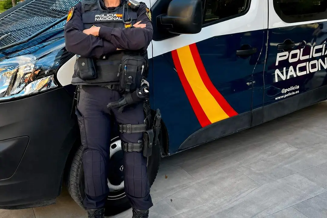 Mujer Policia Nacional furgon intervencion detenciones Valladolid