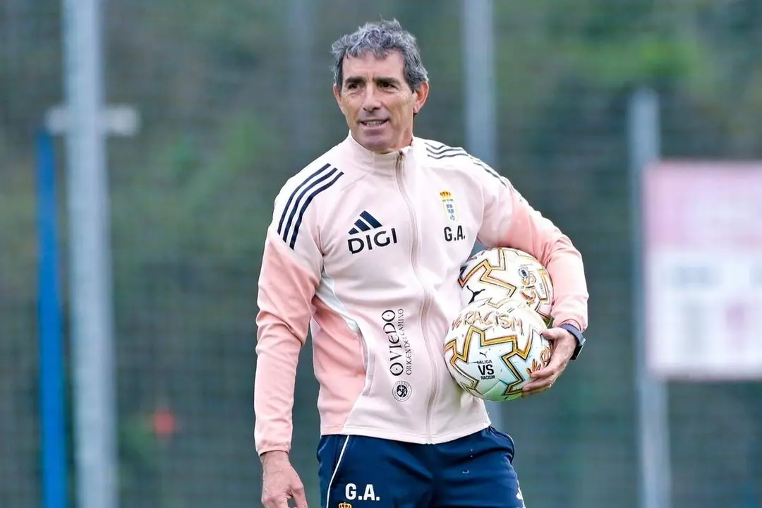 Guillermo Almada entrenador Oviedo anuncio despedida descenso Segunda Division
