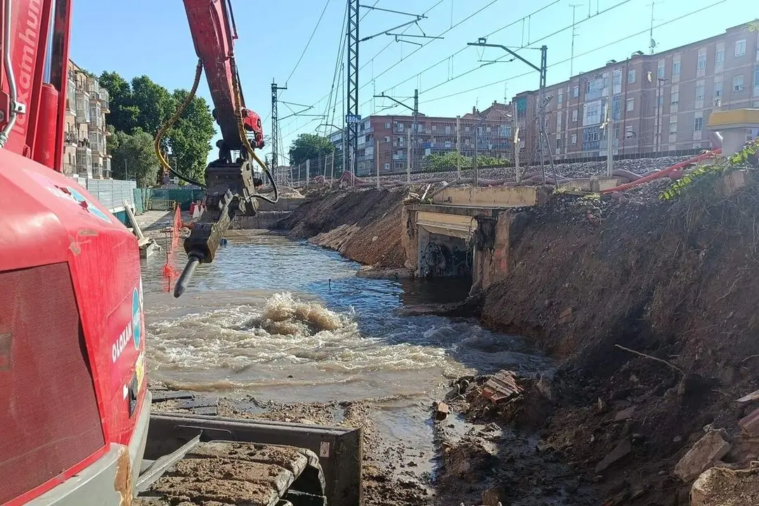 Rotura tuberia inundacion tunel peatonal calles Salud y Via Valladolid