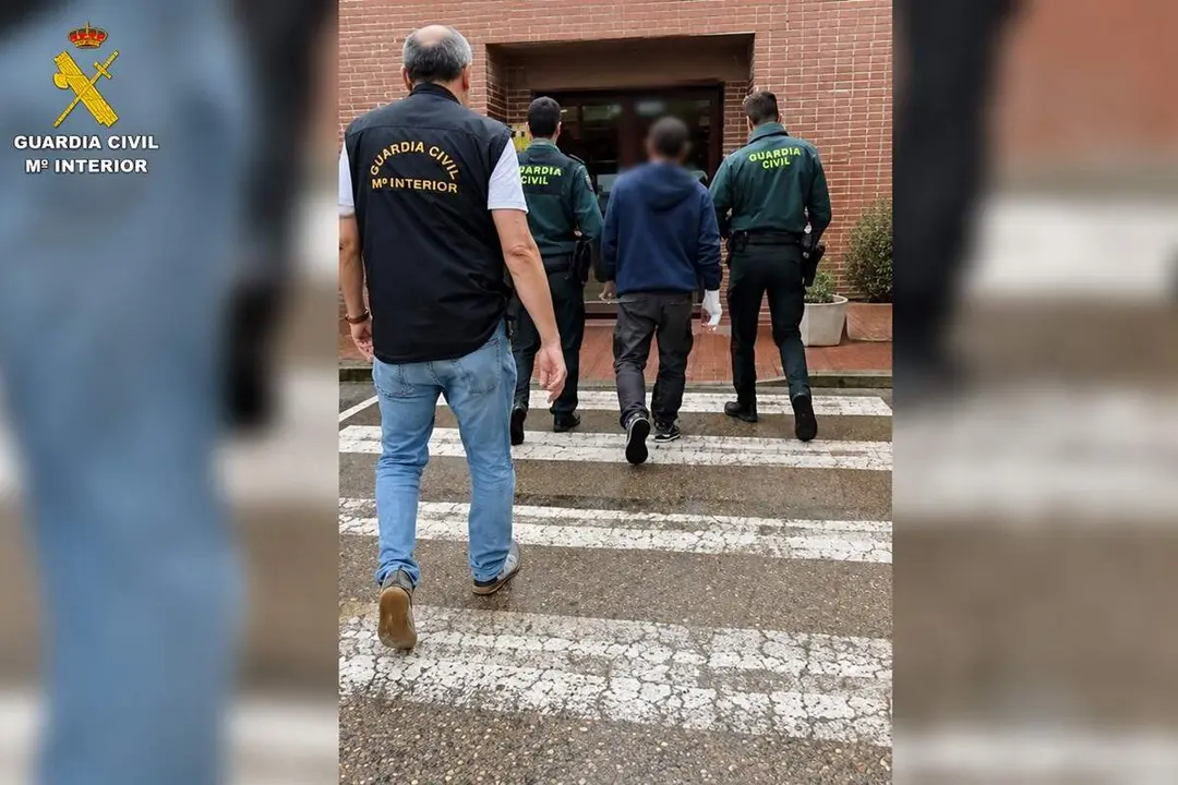 Detencion trabajador instalacion microcamara imagenes intimas mujeres empresa Portillo Guardia Civil