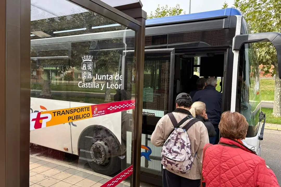 Usuarios Buscyl viaje transporte publico gratuito autobus y parada Castilla y Leon