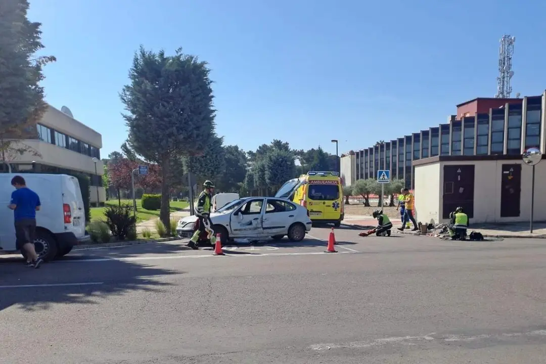 Accidente colision turismo furgoneta Parque Tecnologico Boecillo Bomberos Diputacion