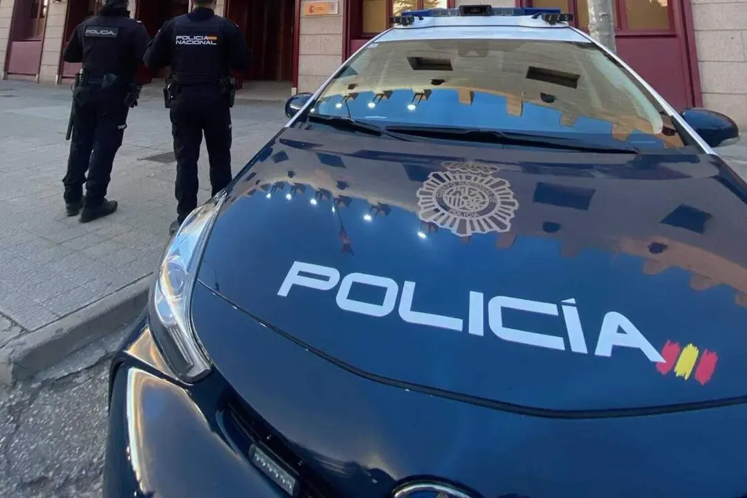 Policia Nacional de Valladolid coche patrulla y agentes estafa detenciones sucesos