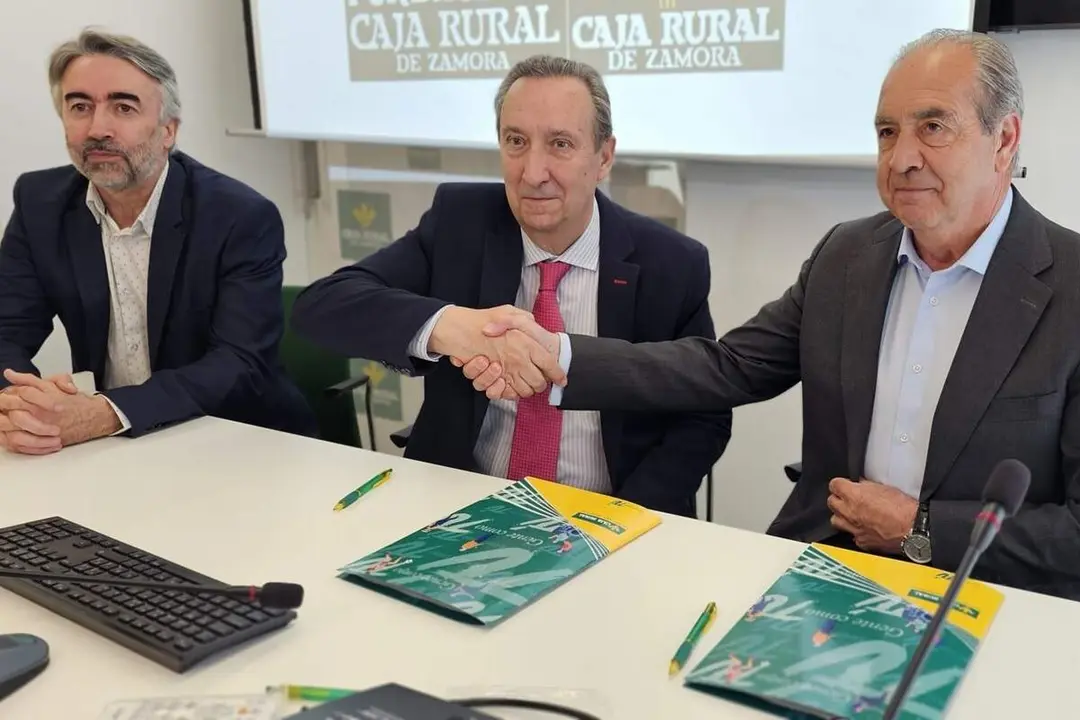Firma convenio Fundacion Personas y Caja Rural Zamora Catedra Discapacidad y Futuro