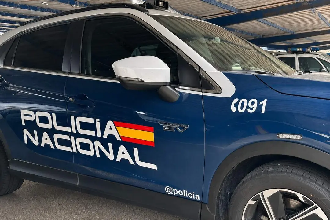 Coche Policia Nacional comisaria aparcamiento intervencion sucesos Valladolid
