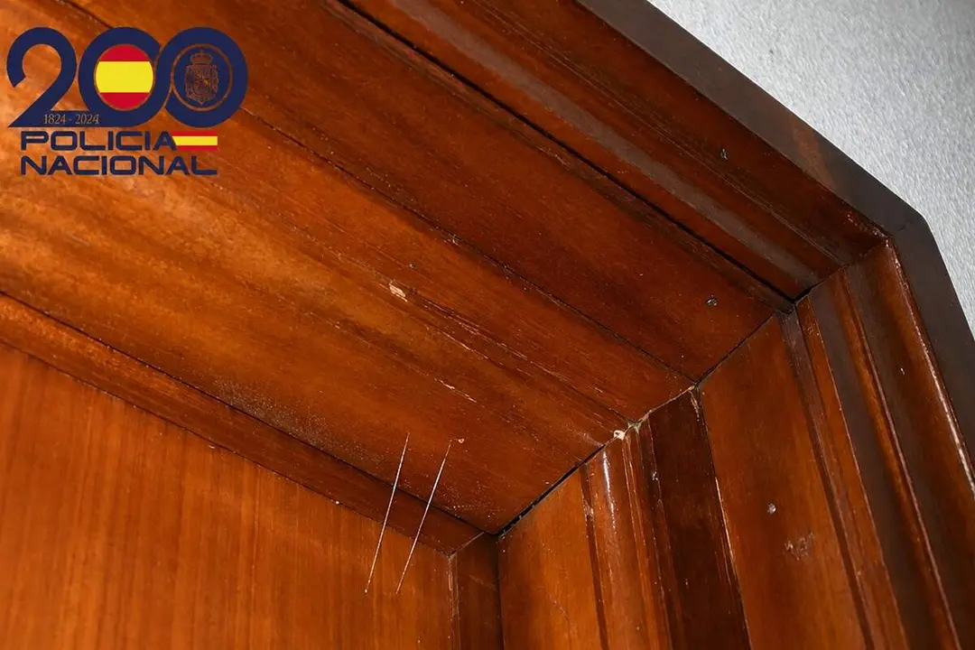 Marcas puertas viviendas robo hilo de pegamento Policia Nacional Parquesol