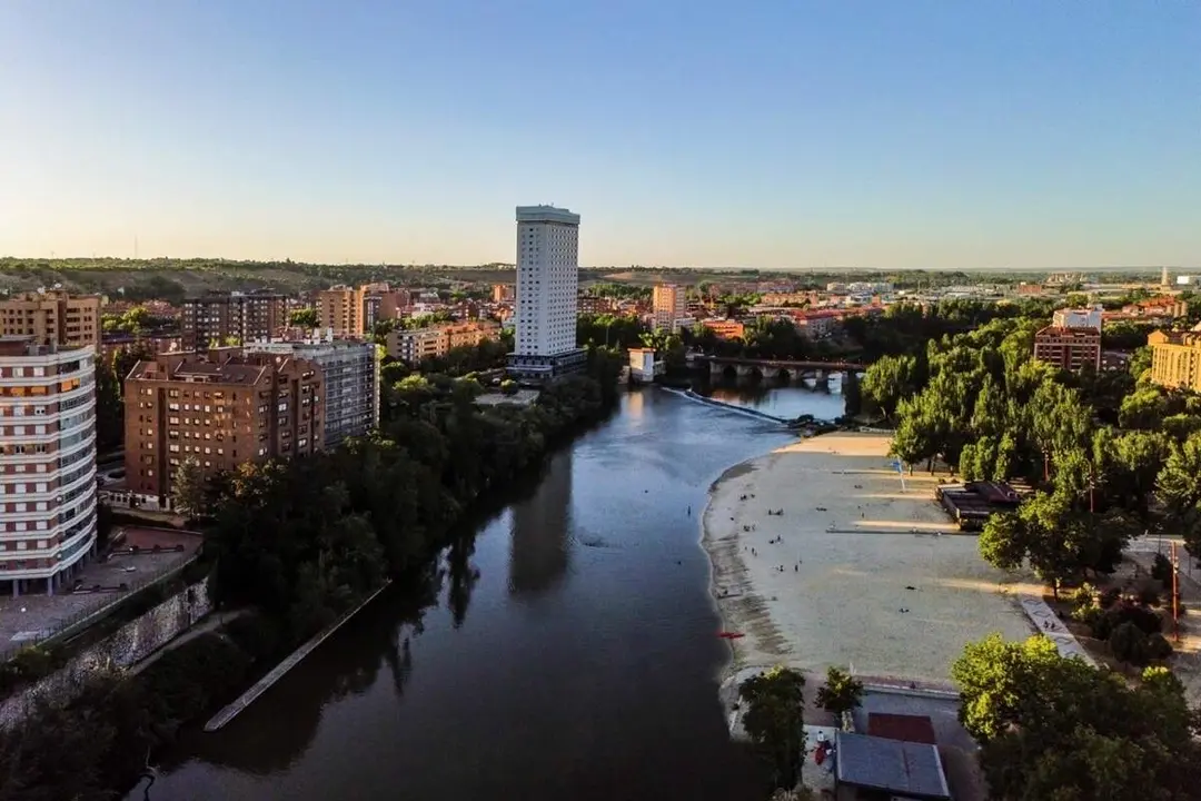 Rio Pisuerga Playa de Las Moreras Valladolid ciudad vista aerea