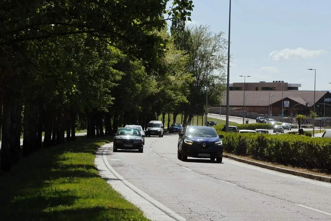 Trafico Avenida Manuel Jimenez Alfaro barrio Parquesol ciudad