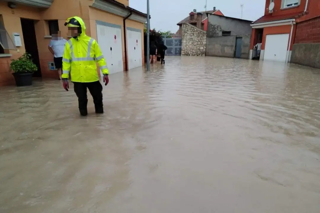 Inundaciones Villanubla junio 2025 fuerte tormenta vecinos y viviendas Bomberos Diputacion
