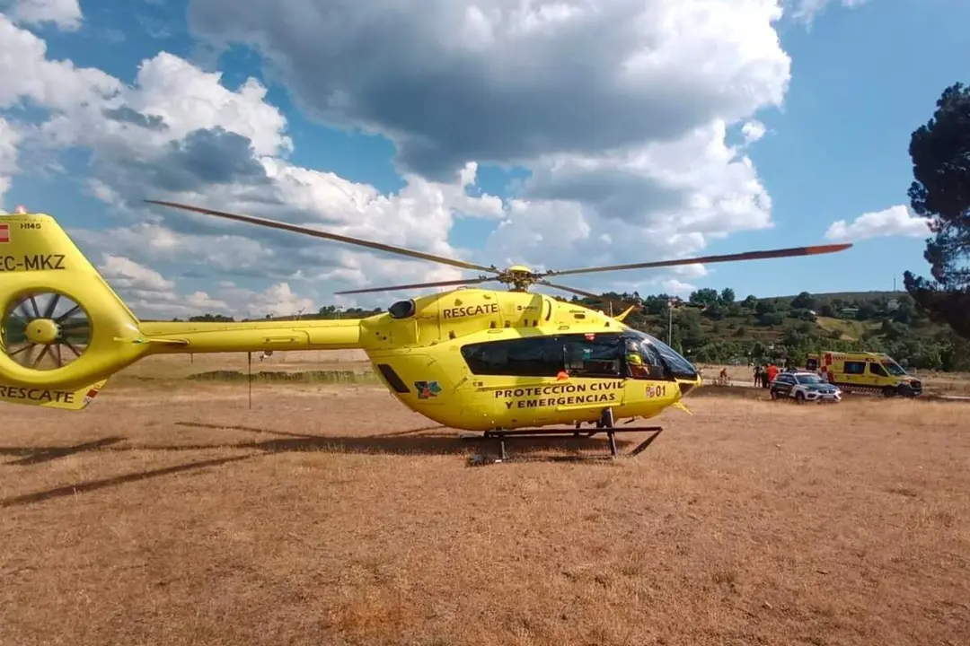 Helicoptero medicalizado ambulancia y Guardia Civil accidente trafico sucesos provincia Valladolid