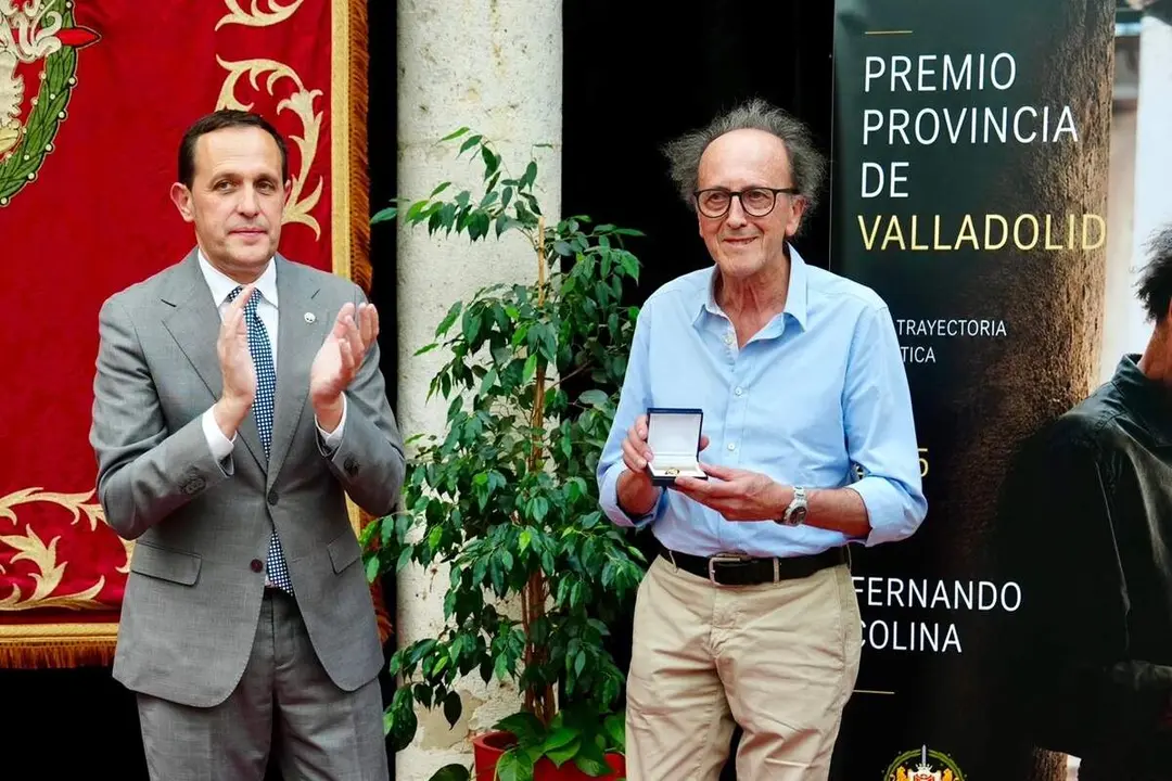 Entrega Premio Trayectoria Artistica Provincia Valladolid psiquiatra y escritor Fernando Colina Diputacion