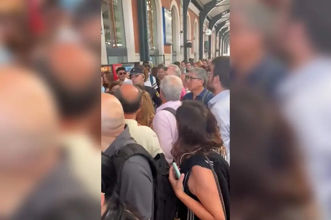 Caos ferroviario estacion tren Valladolid caida suministro electrico retrasos AVE afectados