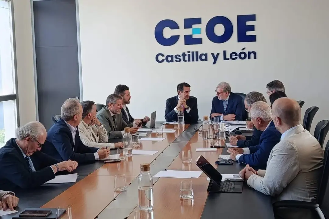 Reunion consejero Juan Carlos Suarez-Quinones CEOE Castilla y Leon jcyl