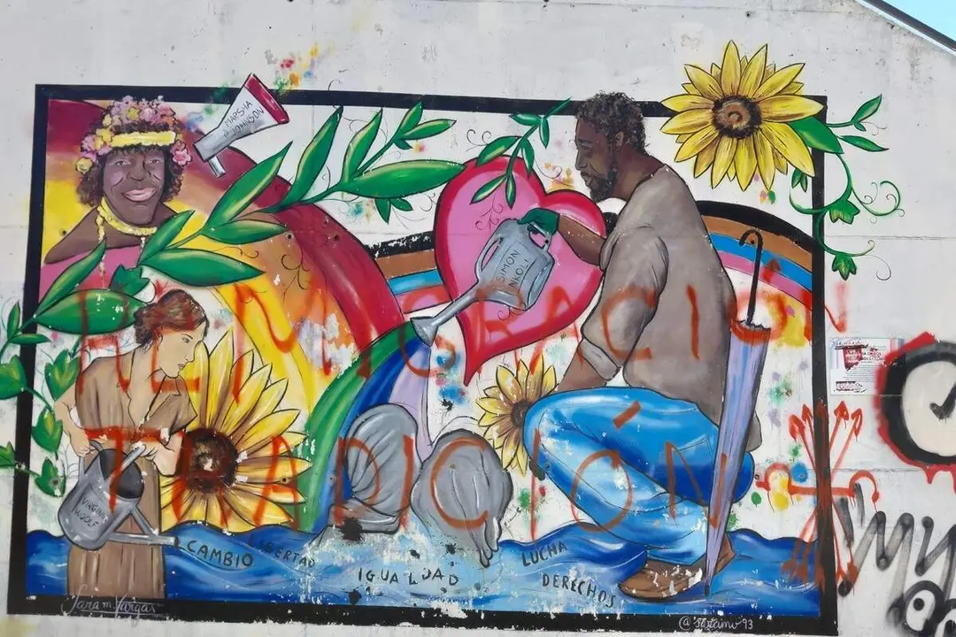 Vandalizan mural LGTBI Paseo Juan de Austria Valladolid mensajes racistas y simbologia falangista