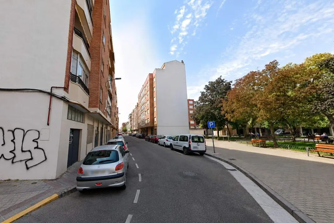 Calle Levante de Valladolid barrio Las Delicias incendio vivienda anciano afectado humo