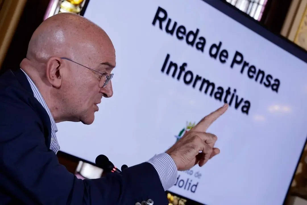 Alcalde de Valladolid Jesus Julio Carnero rueda de prensa informativa Junta Gobierno Local