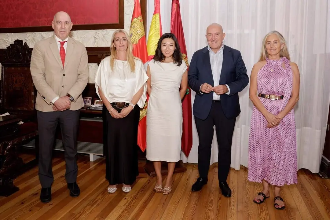 Reunion trabajo llegada Gotion Ayuntamiento y Junta valoracion alcalde Valladolid Jesus Julio Carnero