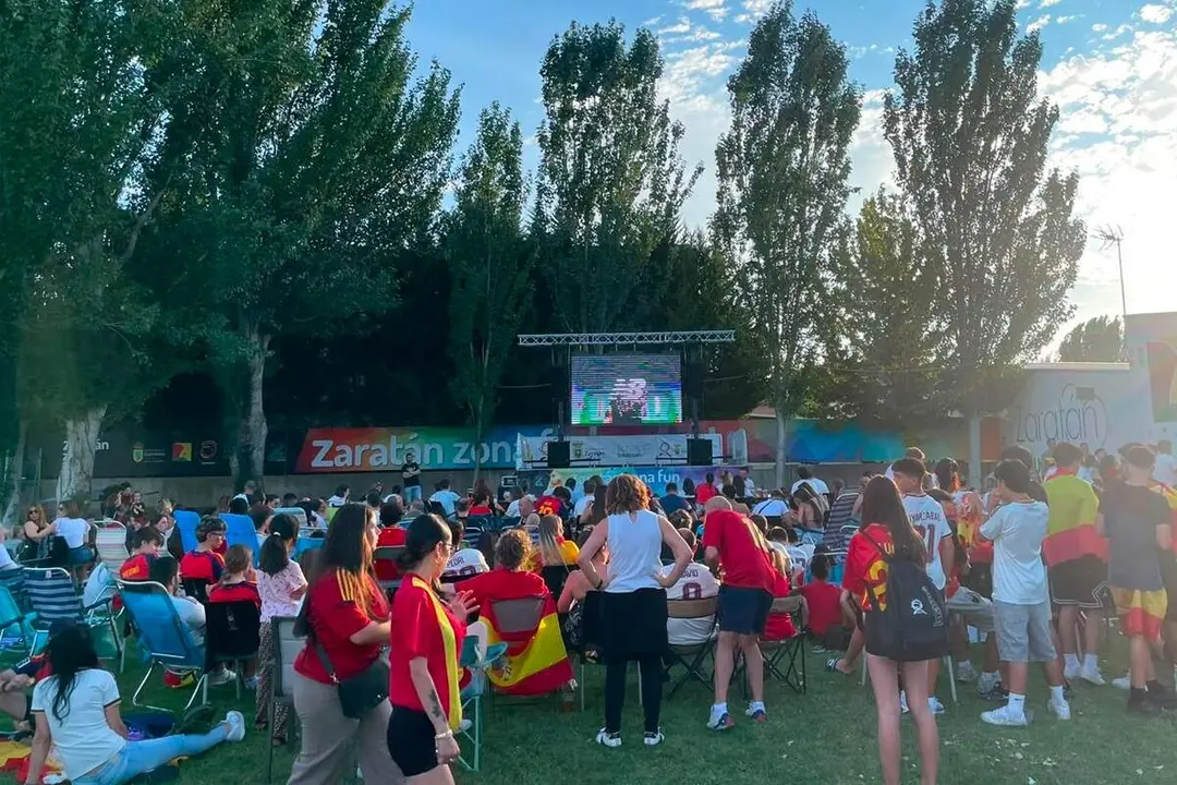 Pantalla gigante fan zone Zaratan Mundial Seleccion Espanola pueblos Valladolid