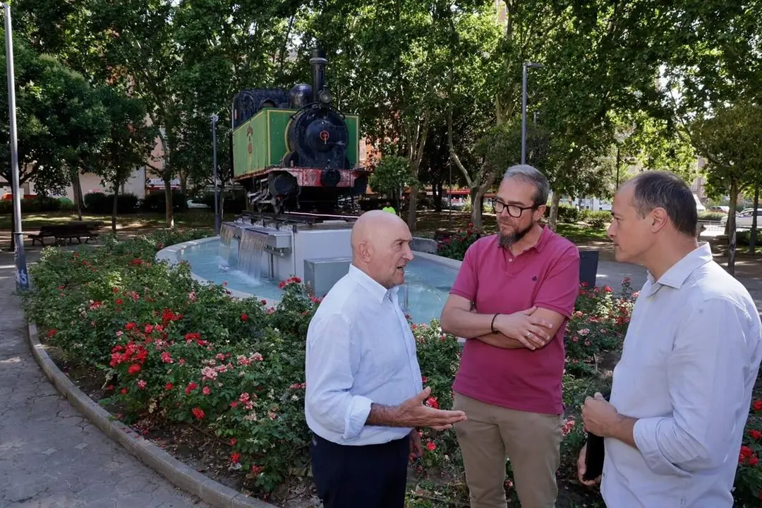 Renovacion Plaza San Bartolome La Victoria Tren Burra visita alcalde Jesus Julio Carnero Ayuntamiento
