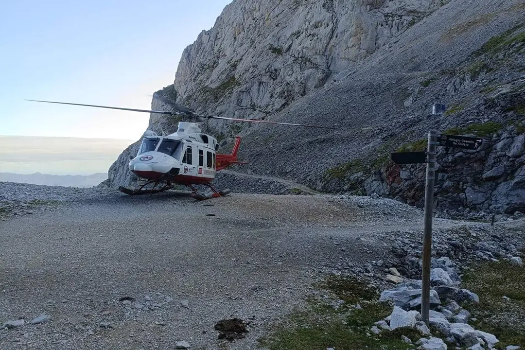 Rescate montanero vallisoletano atrapado refugio Caseton de Andara Cillorigo de Liebana helicoptero Cantabria