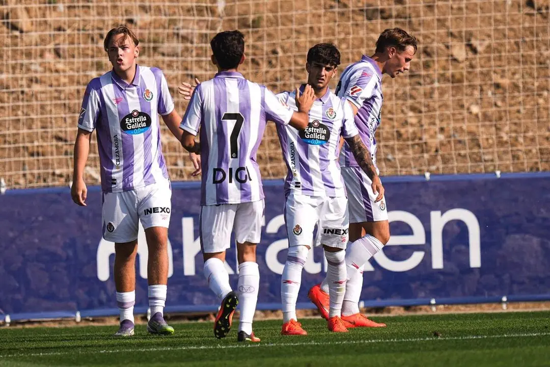 Victoria Real Valladolid vs Coria amistoso pretemporada celebracion gol Robin van Duiven