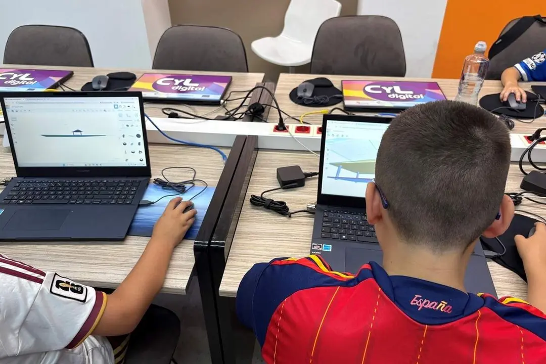 Alumnos cursos CyL Digital ordenadores nuevas tecnologias jcyl
