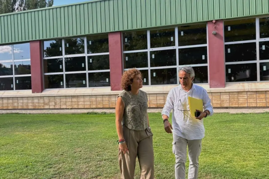 Visita concejala Mayte Martinez piscina cubierta Canterac mejora energetica Ayuntamiento