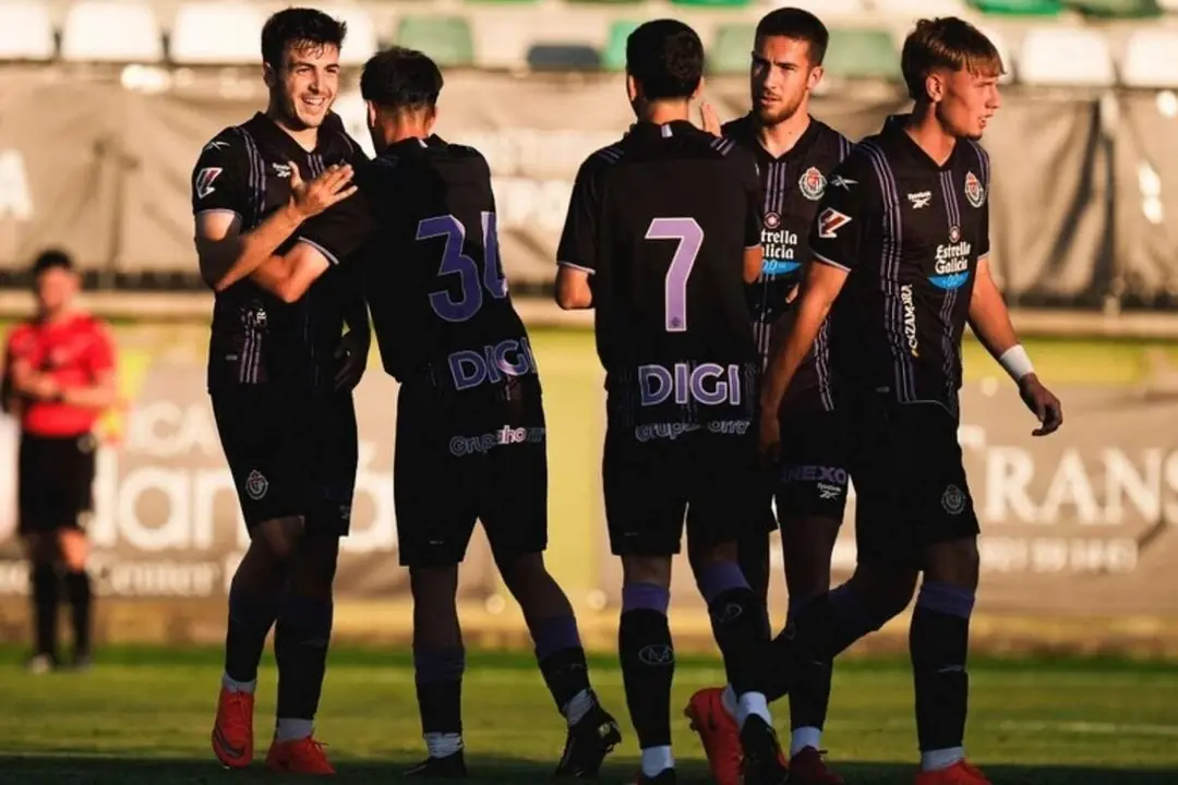 Victoria Gimnastica Segoviana vs Real Valladolid jugadores celebracion gol Victor Barbera amistoso