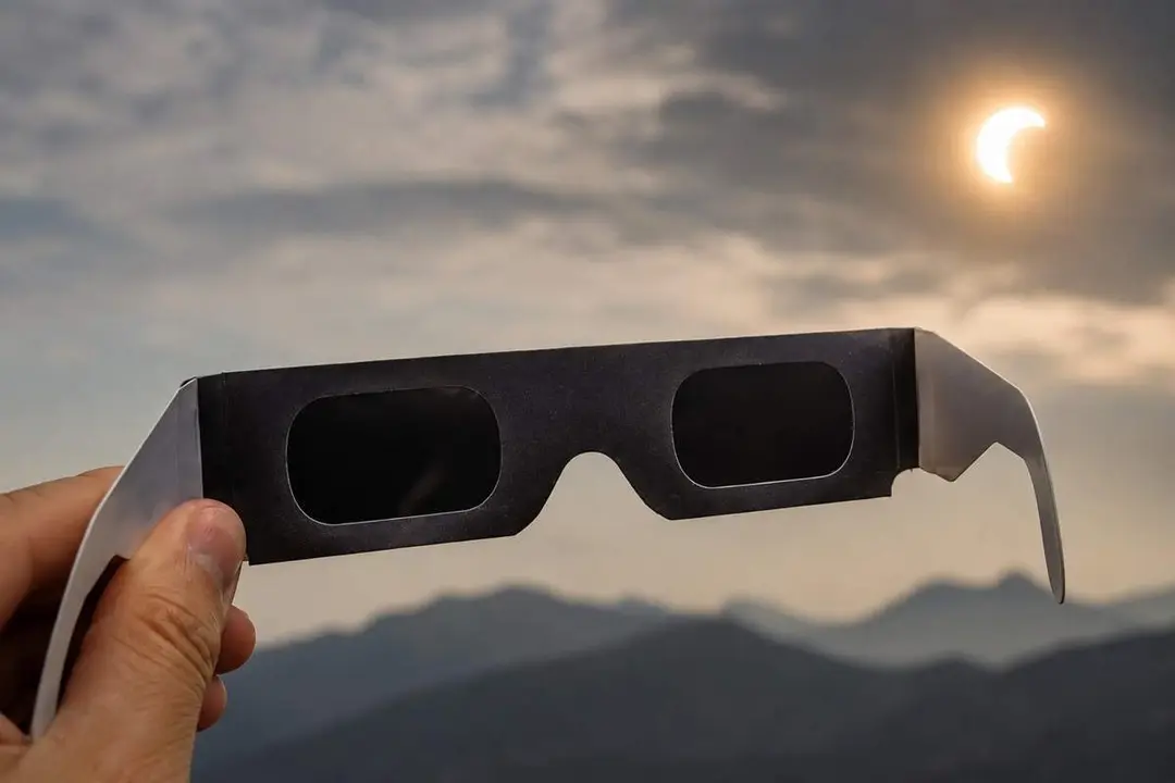 Gafas homologadas observacion eclipse solar total agosto