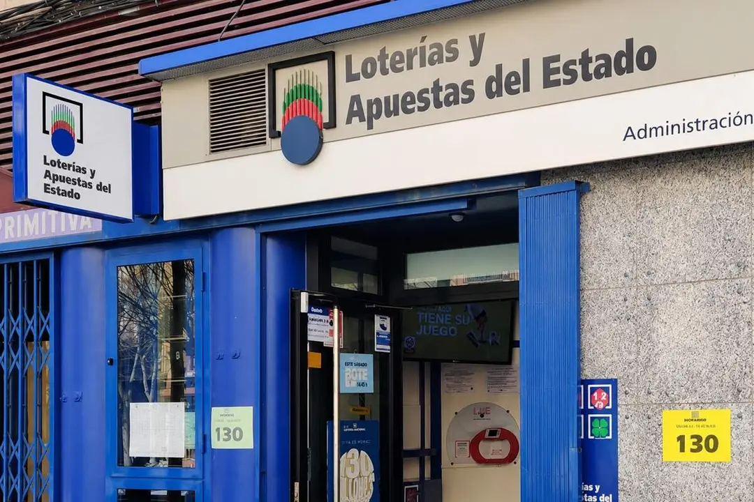 Administracion Loterias Valladolid premios cartel acertantes fachada exterior