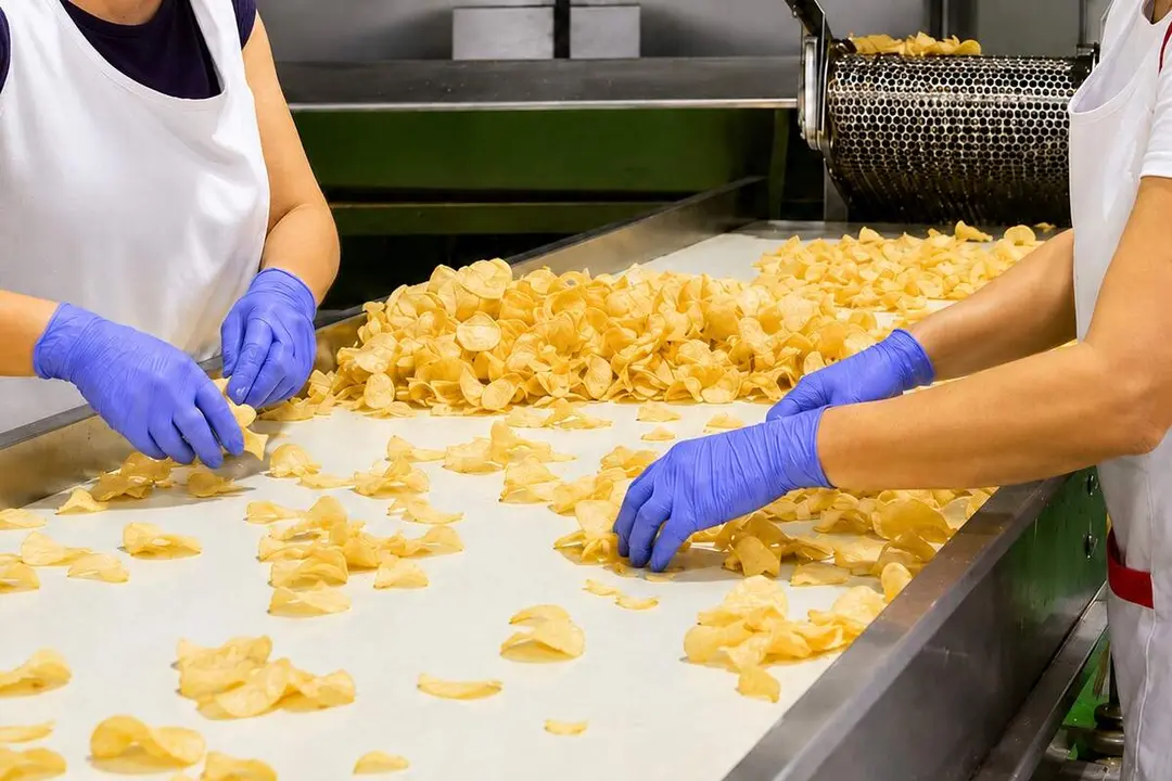 Trabajadoras fabrica de patatas empleo provincia Valladolid