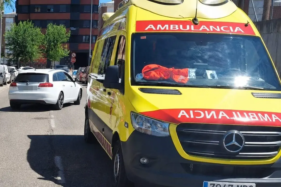 Ambulancia Sacyl 112 accidente trafico via publica Valladolid