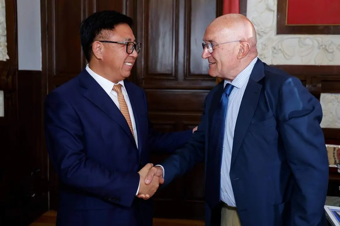 Nueva reunion Ayuntamiento Valladolid y Gotion Jesus Julio Carnero y Li Zhen