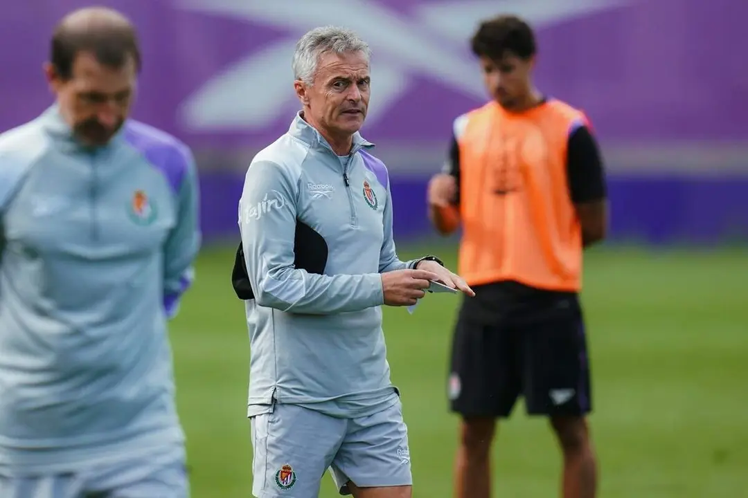 Fran Escriba tecnico entrenamiento partido previa Real Valladolid Los Anexos