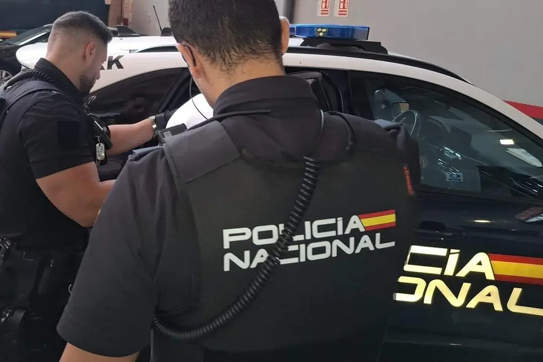 Detencion hombre agentes Policia Nacional parking comisaria sucesos Valladolid